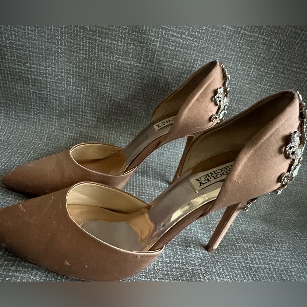 Badgley Mischka Embellished D’Orsay Pointed Toe Pump Satin Heels Rose Gold Sz 9 - Picture 5 of 15
